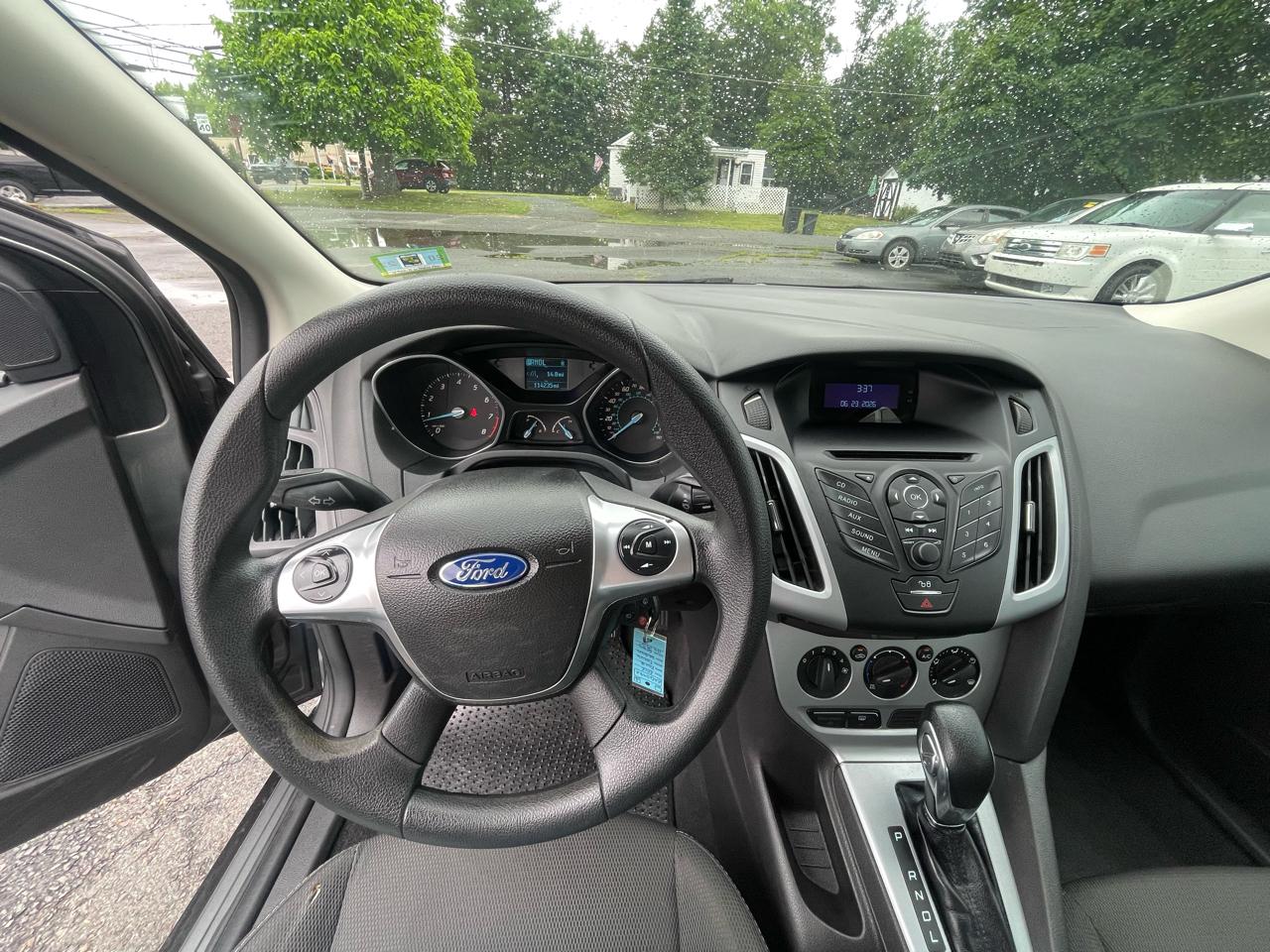Ford Focus SE Sedan 2012