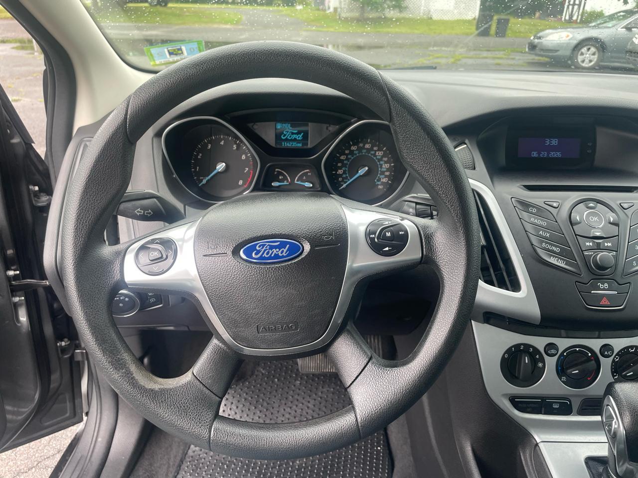 Ford Focus SE Sedan 2012