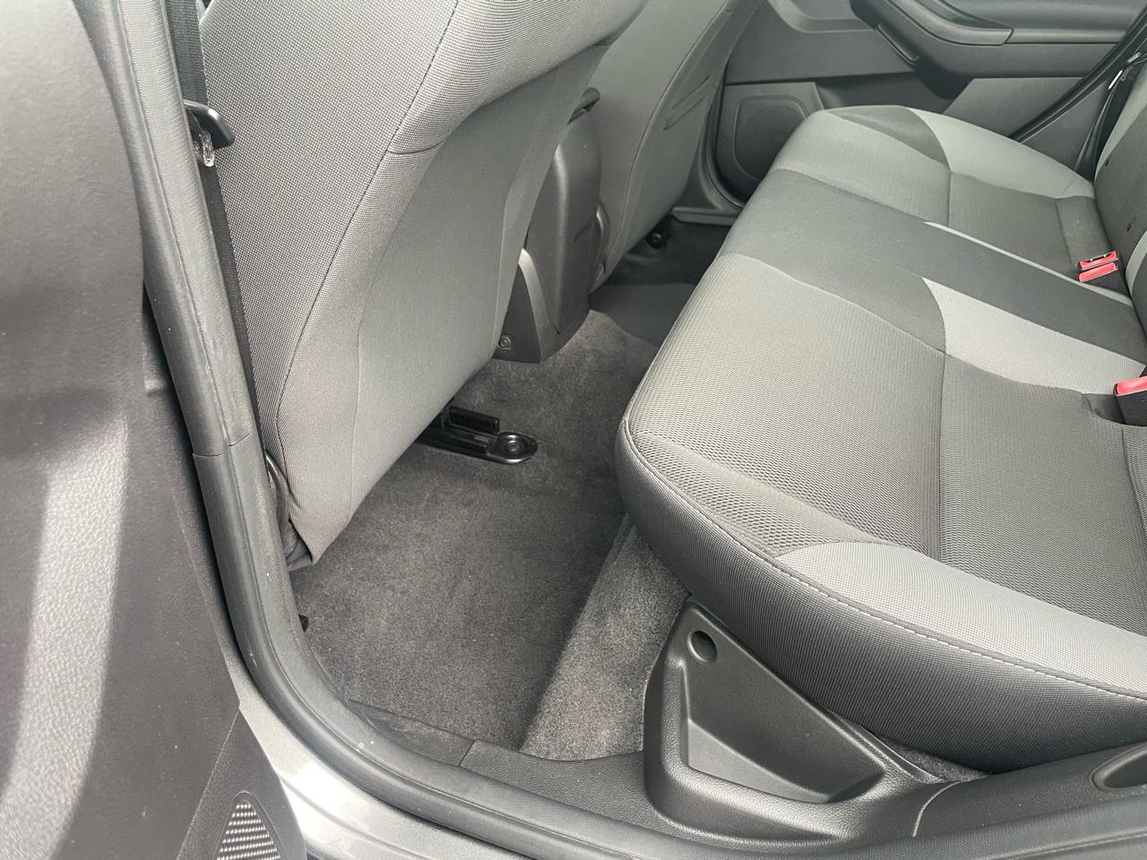 Ford Focus SE Sedan 2012