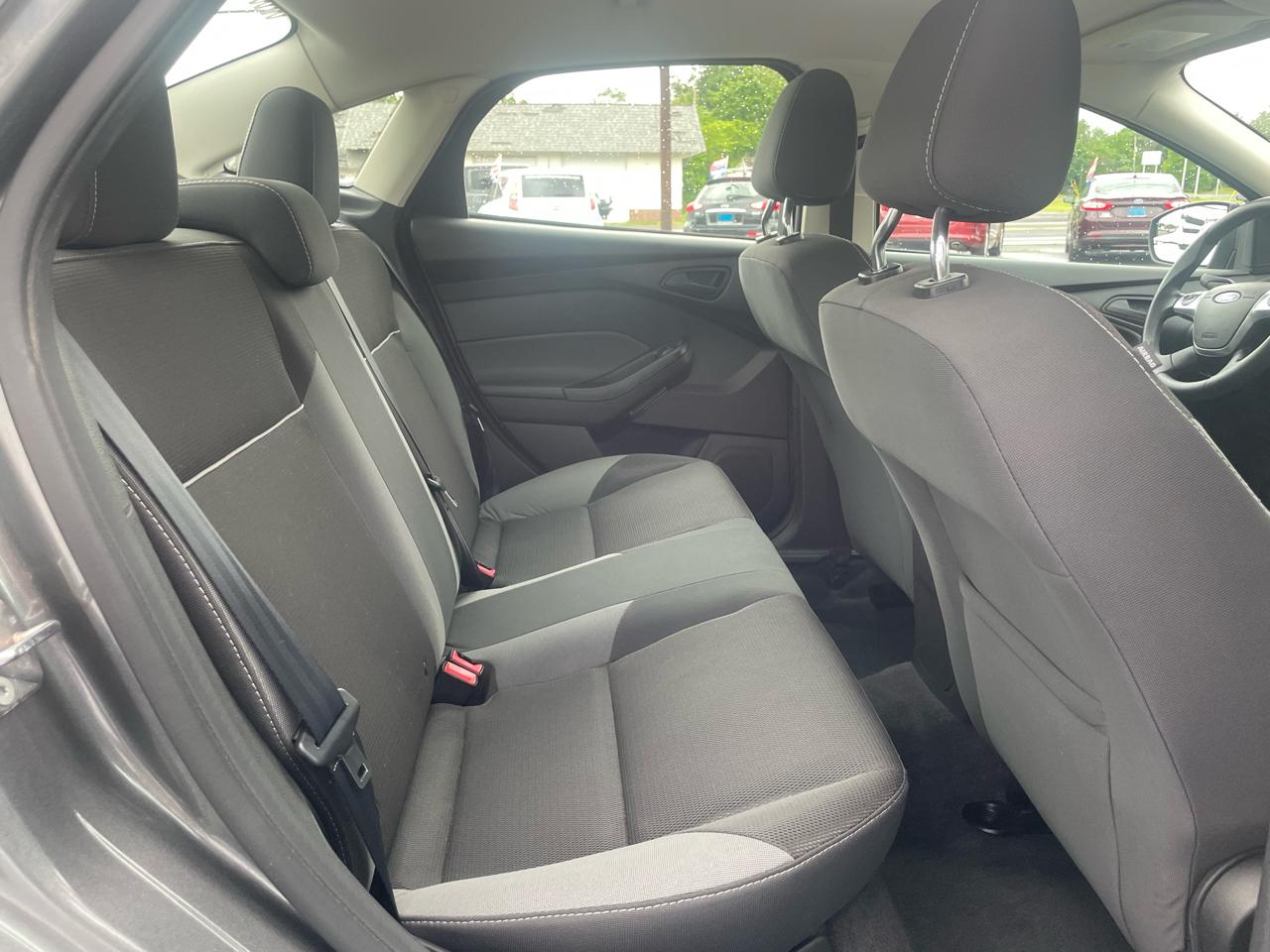 Ford Focus SE Sedan 2012