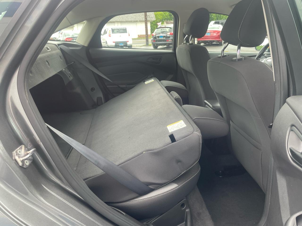 Ford Focus SE Sedan 2012