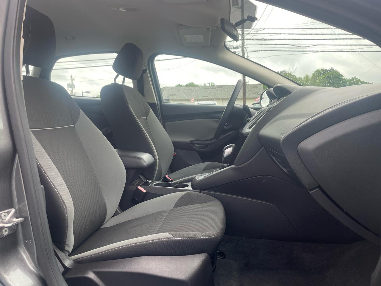 Ford Focus SE Sedan 2012