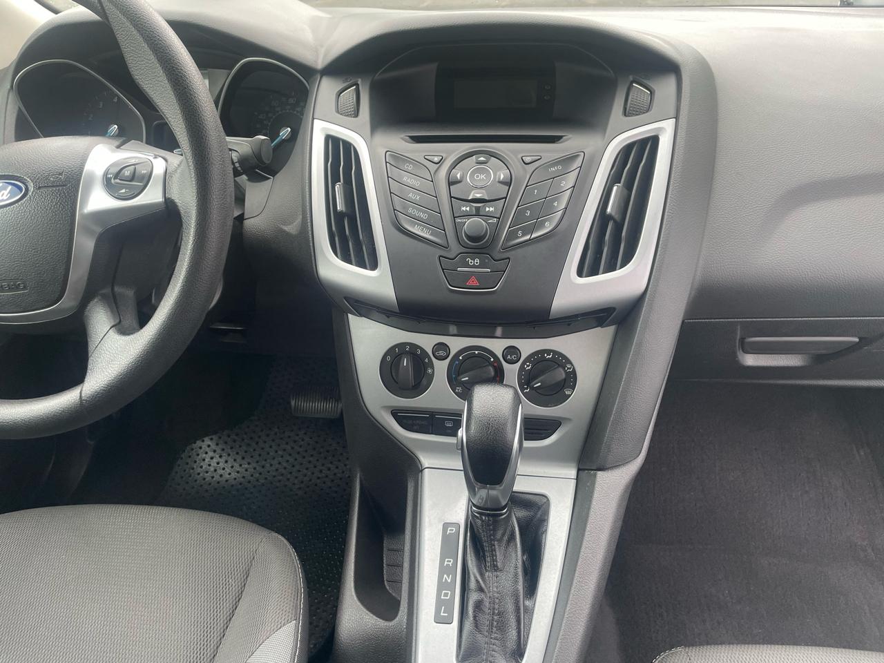 Ford Focus SE Sedan 2012