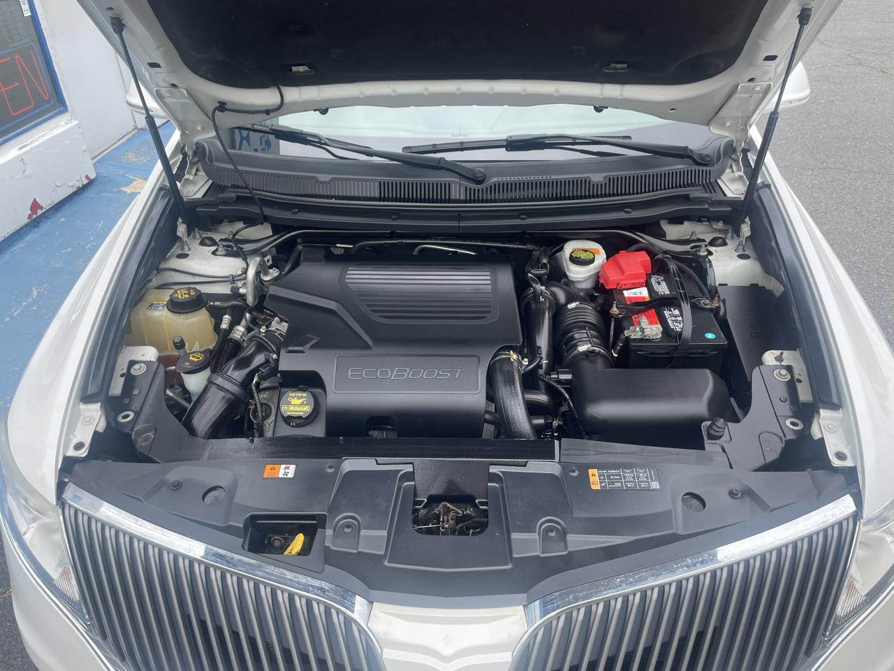 Lincoln MKT 3.5L with EcoBoost AWD 2013