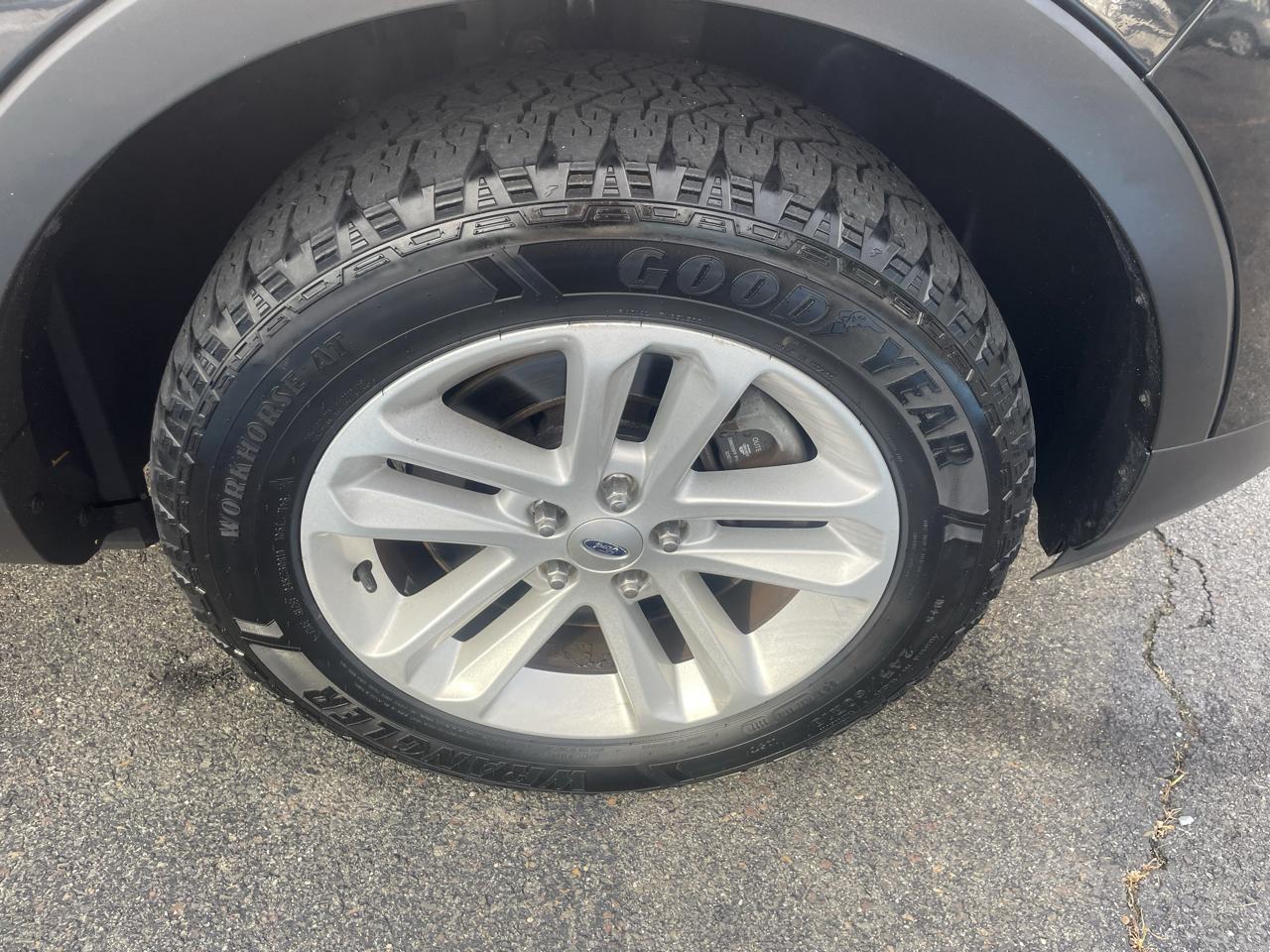 Ford Explorer 4WD 4dr V6 XLT 2014