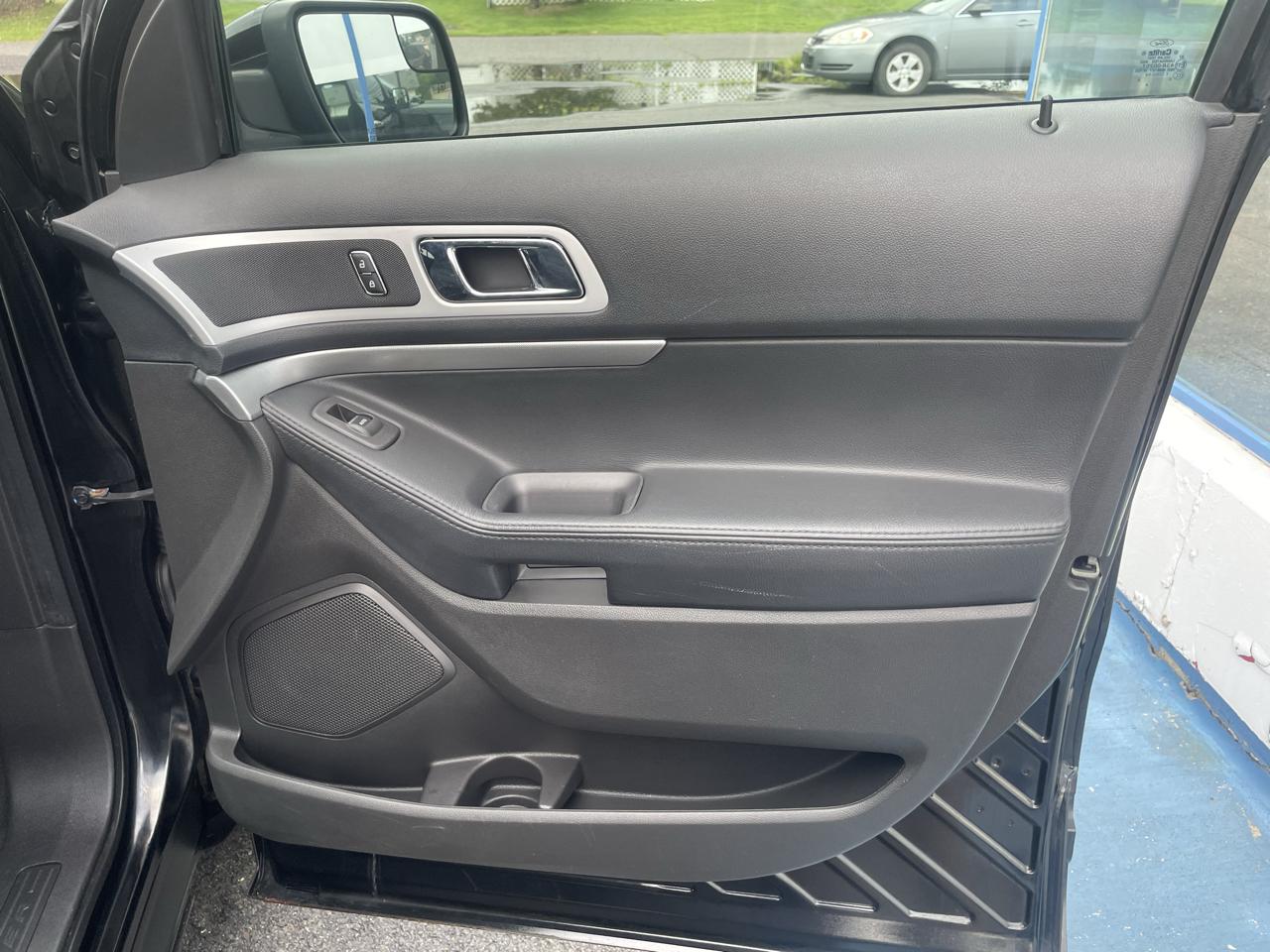 Ford Explorer 4WD 4dr V6 XLT 2014