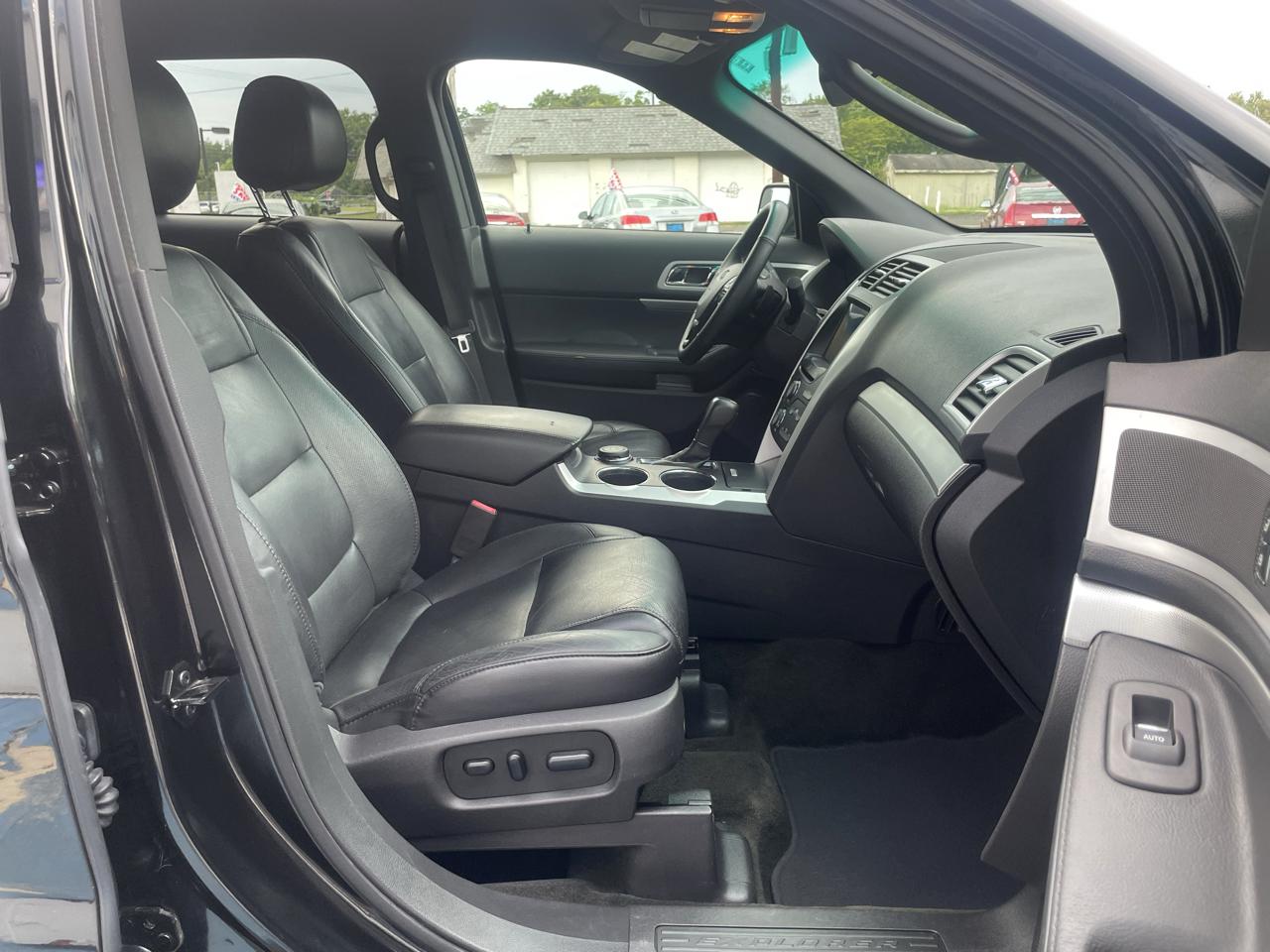 Ford Explorer 4WD 4dr V6 XLT 2014