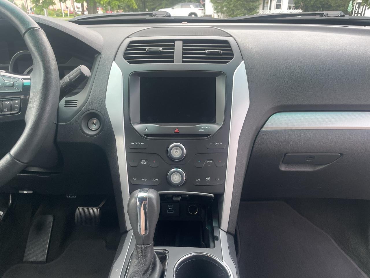 Ford Explorer 4WD 4dr V6 XLT 2014