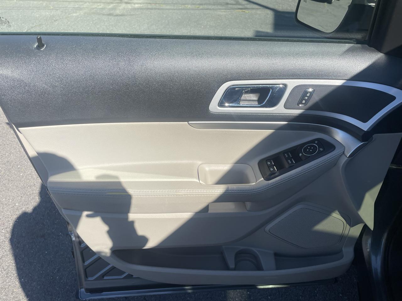 Ford Explorer 4dr 114" WB 4.0L XLT 4WD 2014