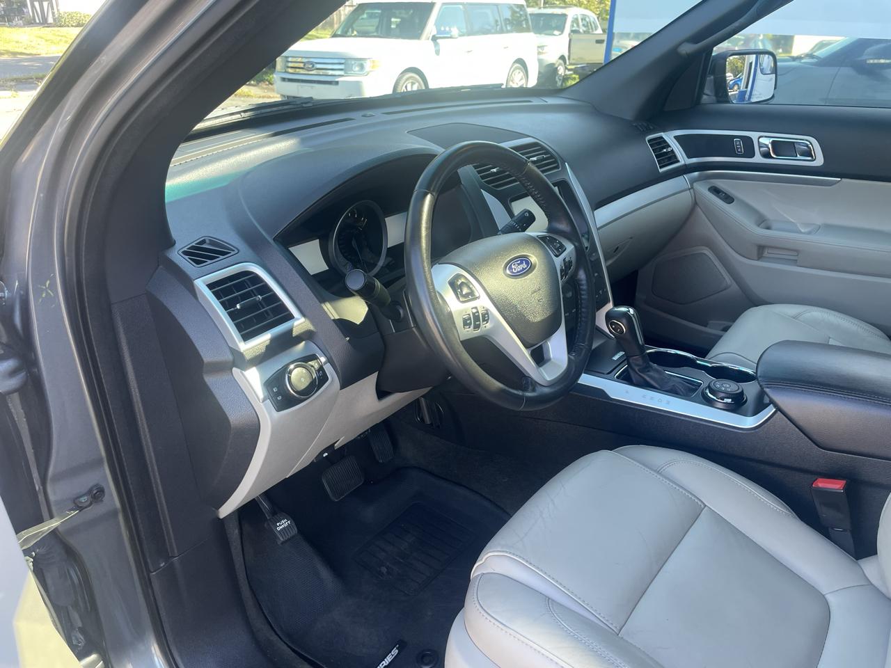 Ford Explorer 4dr 114" WB 4.0L XLT 4WD 2014