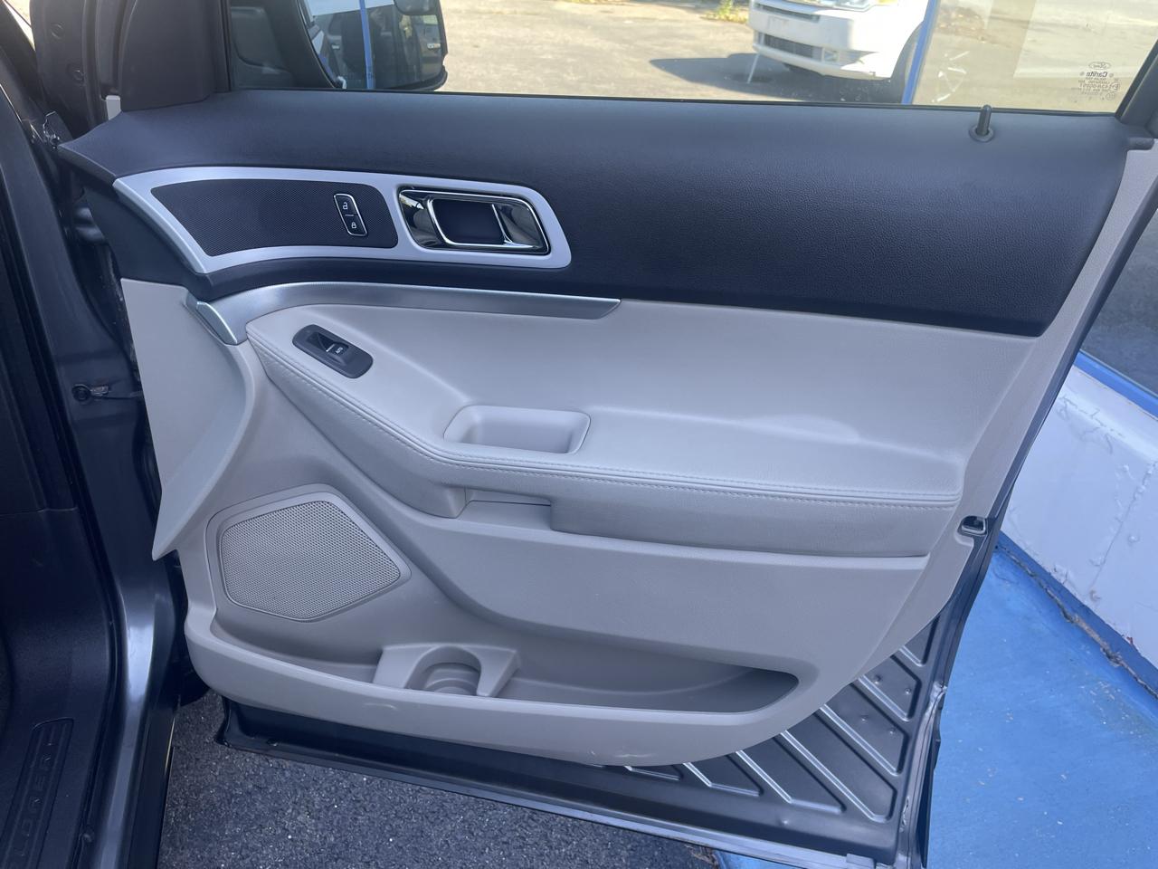 Ford Explorer 4dr 114" WB 4.0L XLT 4WD 2014