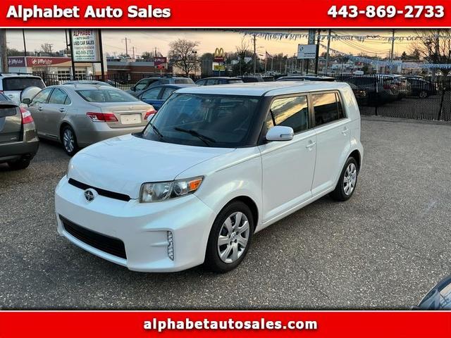 White 2014 Scion xB Base Wagon Front-Wheel Drive Automatic