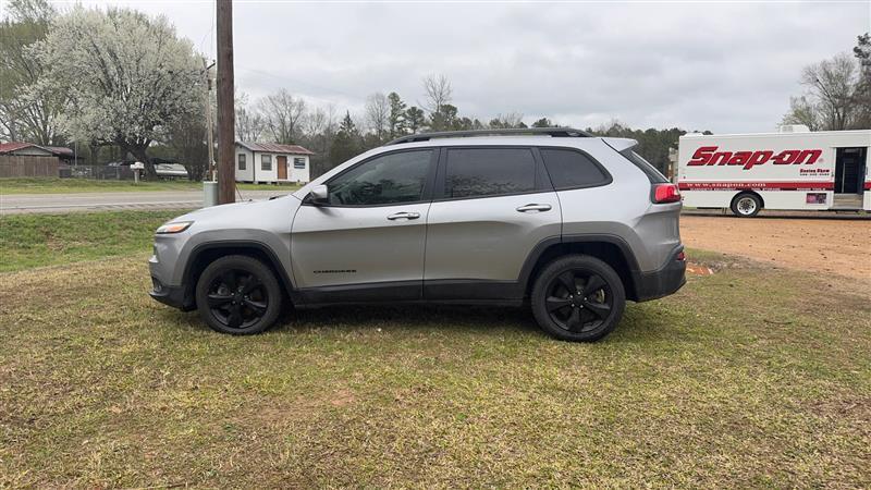 Jeep Cherokee Latitude FWD 2016