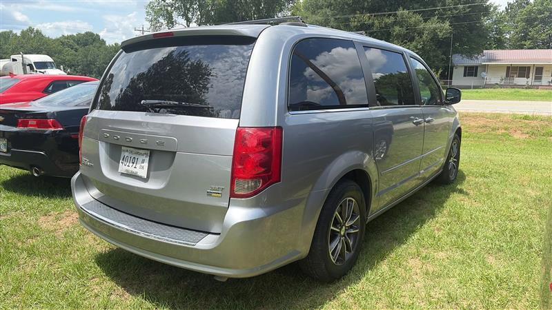 2017 Dodge Grand Caravan SXT - Photo 4