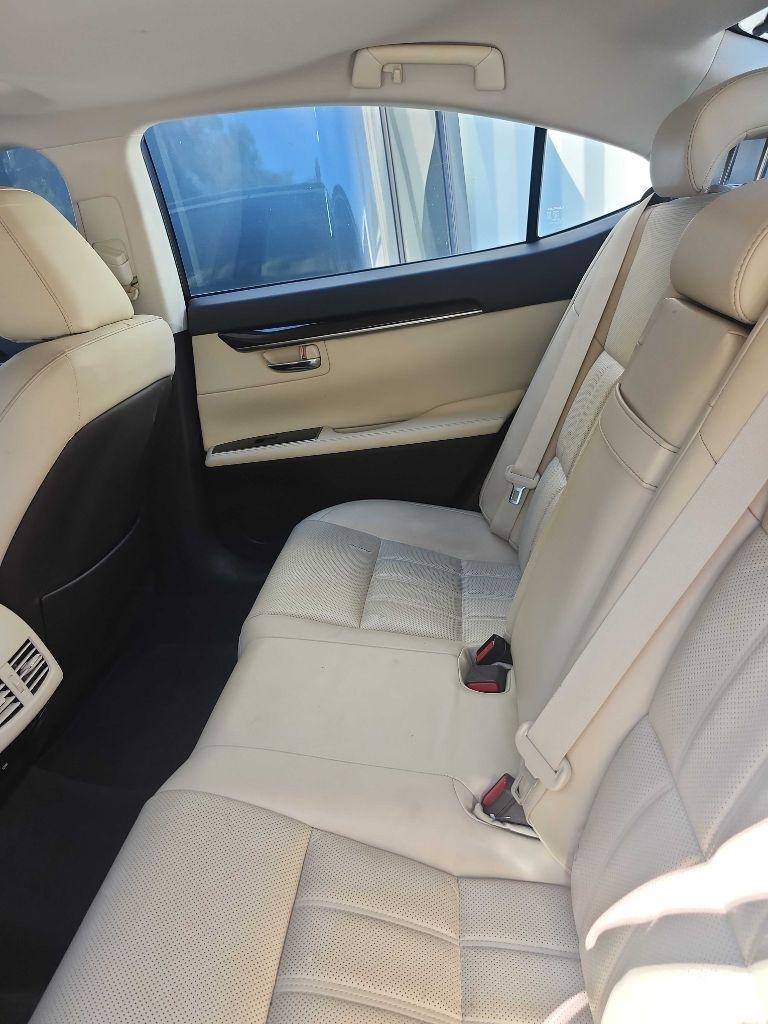 Lexus ES 350 Sedan 2016
