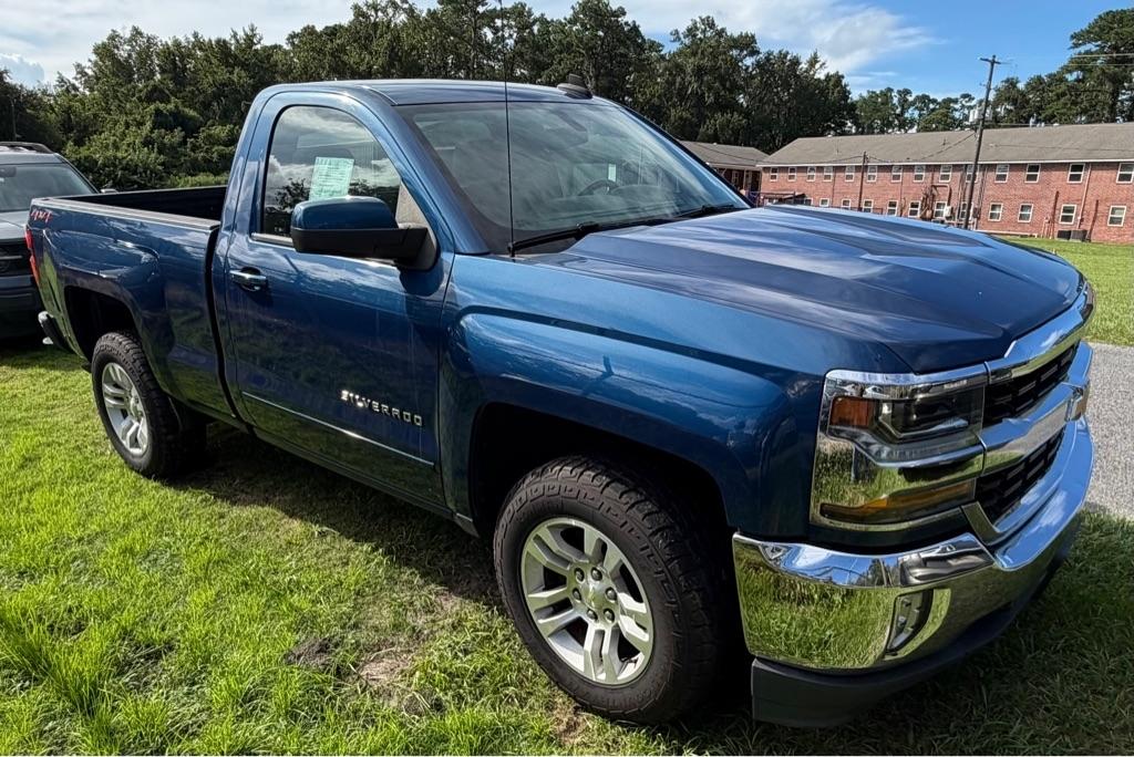 2018 Chevrolet Silverado 1500 LT - Photo 2