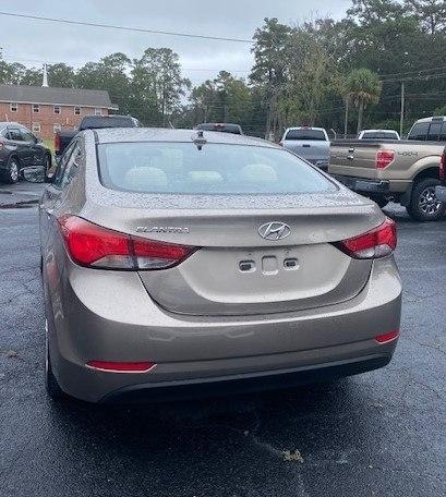 Hyundai Elantra SE 6AT 2016
