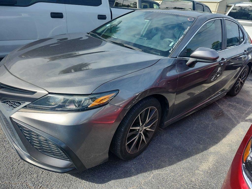 Toyota Camry SE 2021