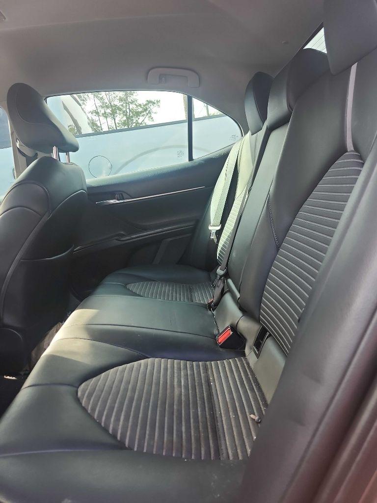 Toyota Camry SE 2021