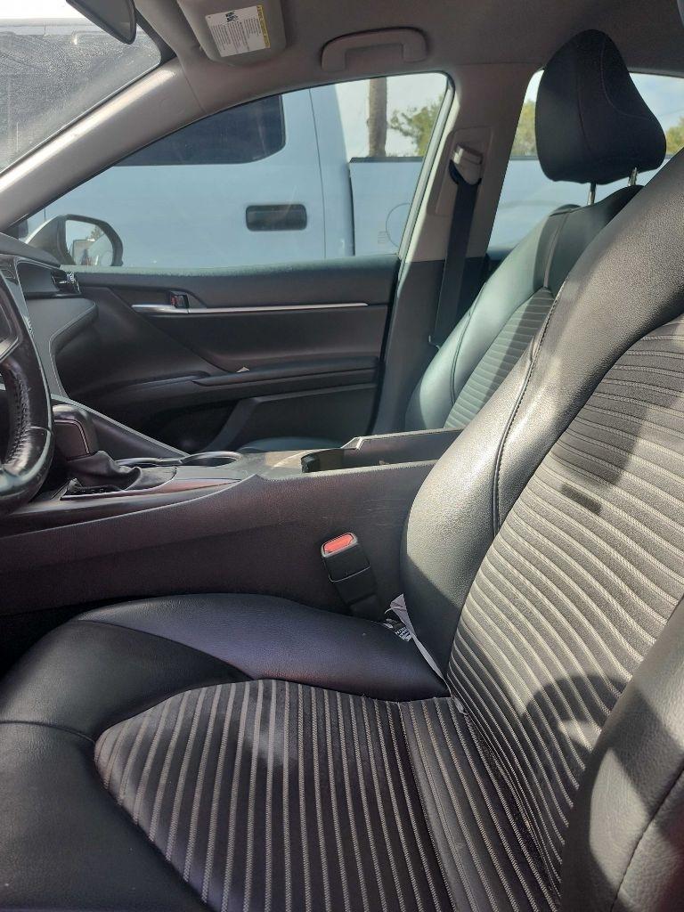 Toyota Camry SE 2021