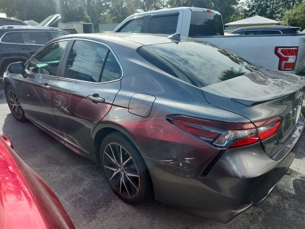 Toyota Camry SE 2021