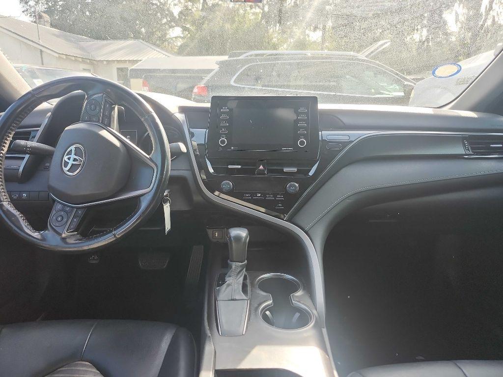 Toyota Camry SE 2021