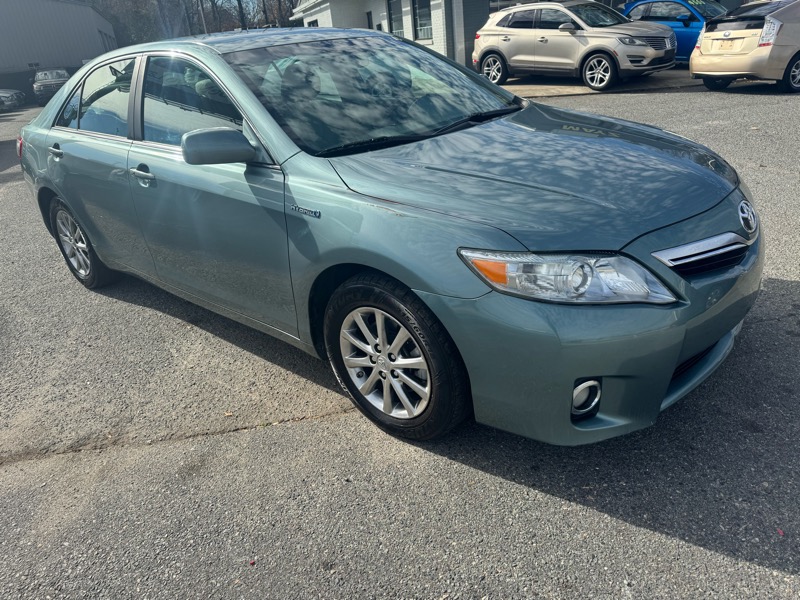 Toyota Camry Hybrid Sedan 2011