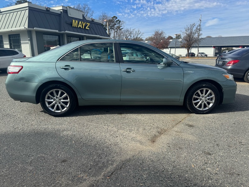 Toyota Camry Hybrid Sedan 2011