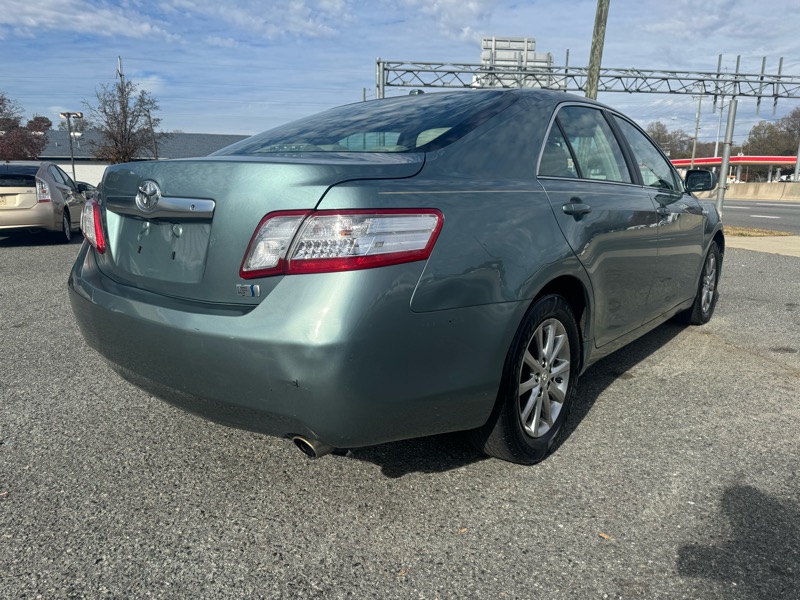 Toyota Camry Hybrid Sedan 2011