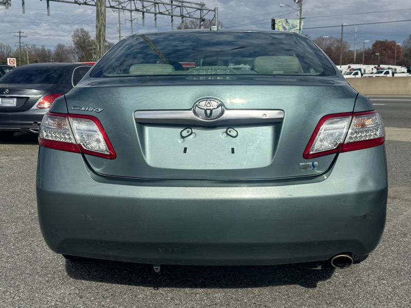 Toyota Camry Hybrid Sedan 2011