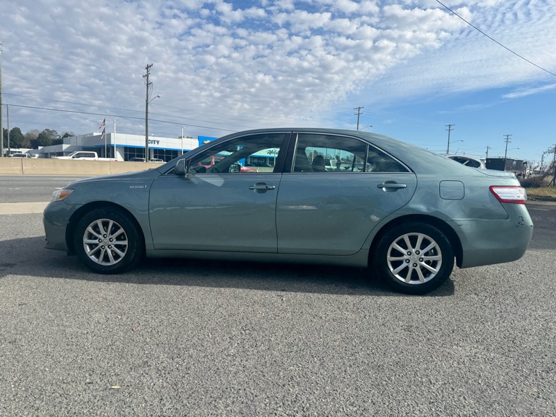 Toyota Camry Hybrid Sedan 2011