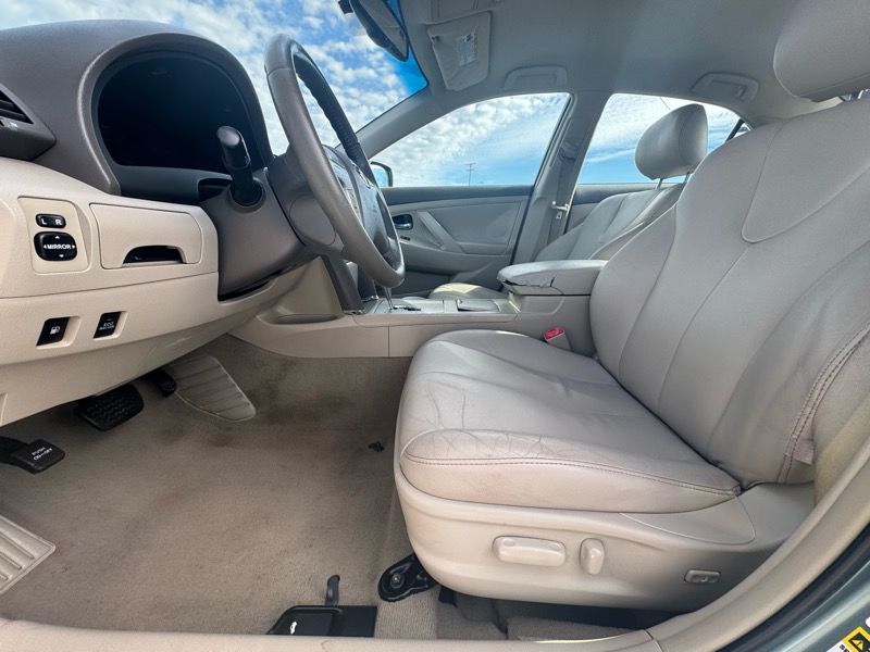 Toyota Camry Hybrid Sedan 2011