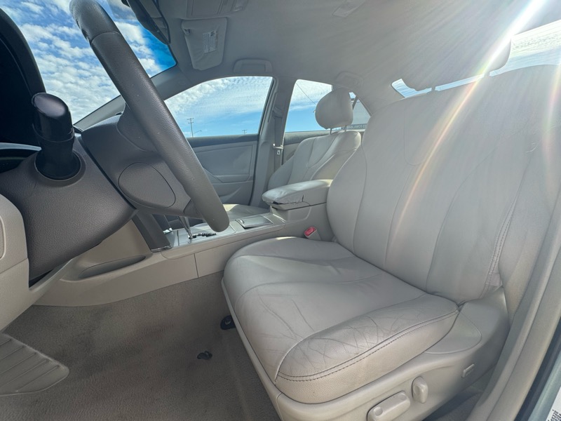 Toyota Camry Hybrid Sedan 2011