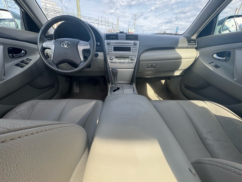 Toyota Camry Hybrid Sedan 2011