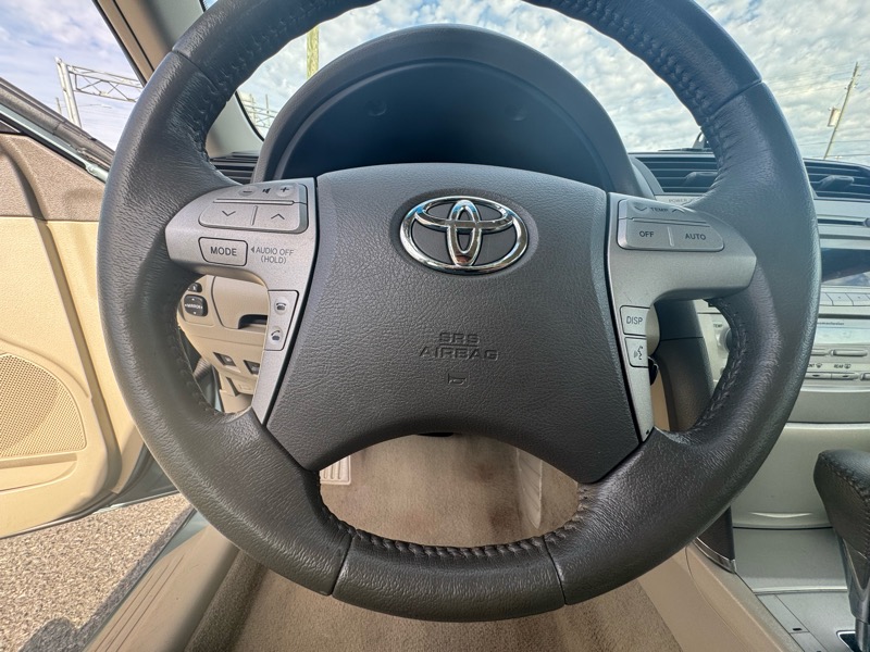 Toyota Camry Hybrid Sedan 2011