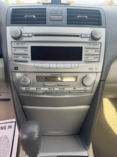 Toyota Camry Hybrid Sedan 2011