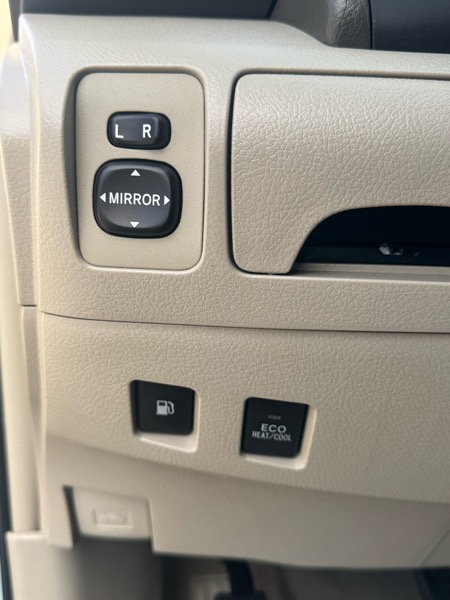 Toyota Camry Hybrid Sedan 2011