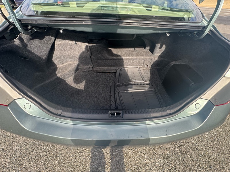 Toyota Camry Hybrid Sedan 2011