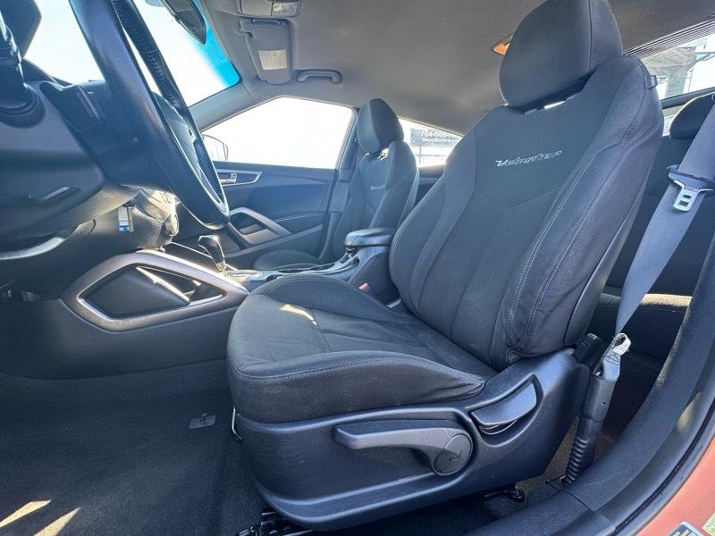 Hyundai Veloster Base 6MT 2017