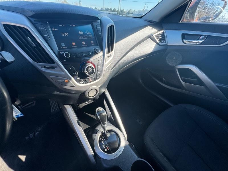 Hyundai Veloster Base 6MT 2017