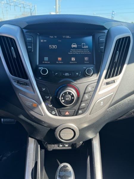 Hyundai Veloster Base 6MT 2017