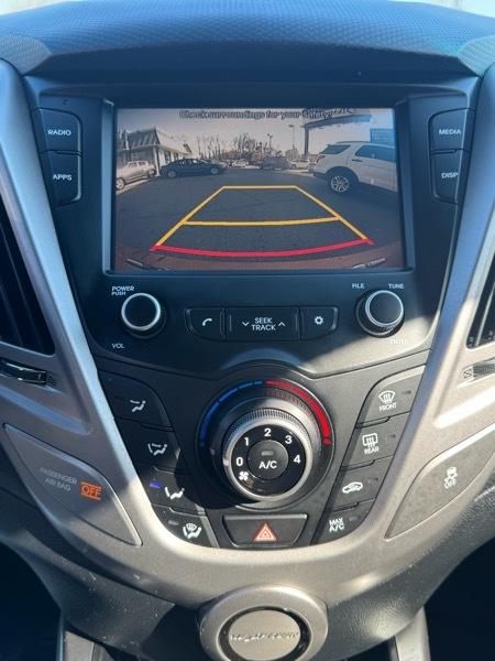 Hyundai Veloster Base 6MT 2017