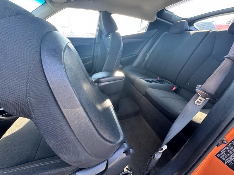 Hyundai Veloster Base 6MT 2017