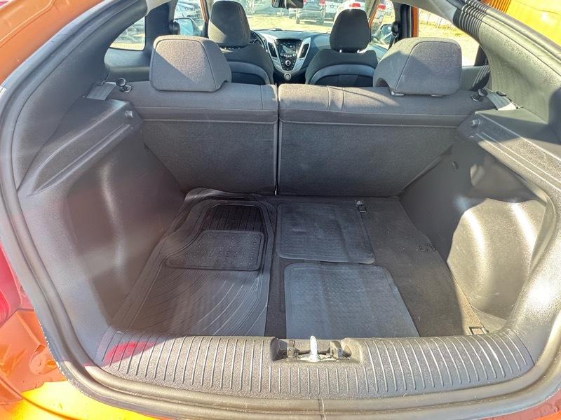 Hyundai Veloster Base 6MT 2017