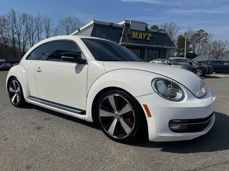 Volkswagen Beetle 2.0T Turbo w/Sunroof & Sound 2013