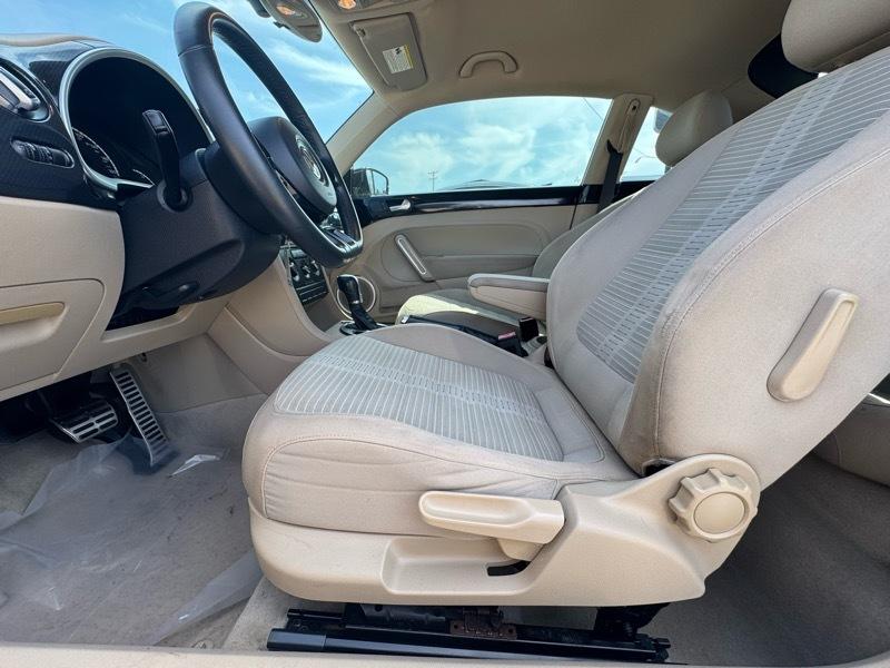 Volkswagen Beetle 2.0T Turbo w/Sunroof & Sound 2013