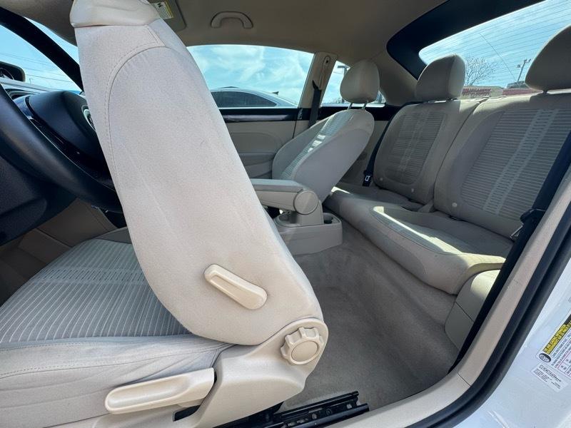 Volkswagen Beetle 2.0T Turbo w/Sunroof & Sound 2013