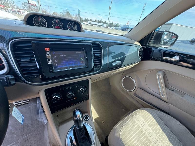 Volkswagen Beetle 2.0T Turbo w/Sunroof & Sound 2013