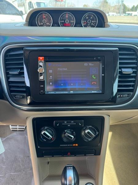 Volkswagen Beetle 2.0T Turbo w/Sunroof & Sound 2013