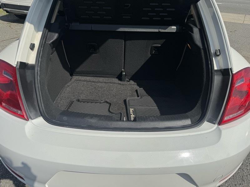Volkswagen Beetle 2.0T Turbo w/Sunroof & Sound 2013